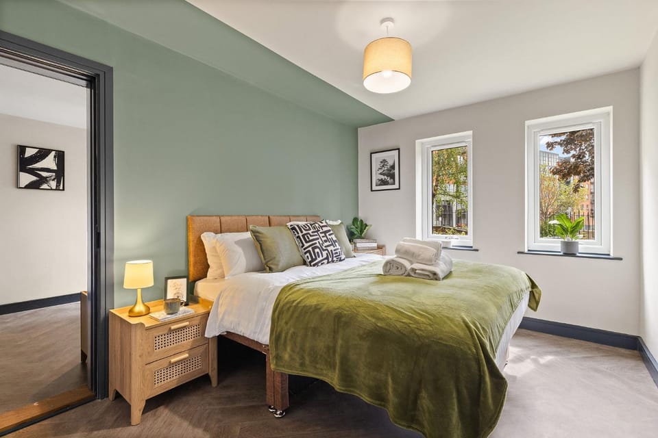 Bed, Photo of the whole room, Bedroom, towels