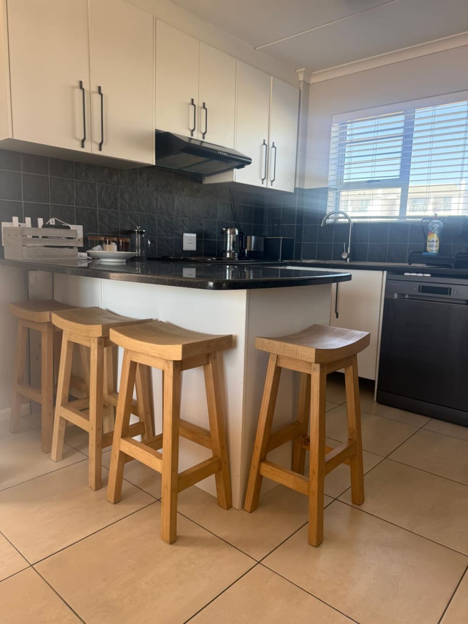 Kitchen or kitchenette, Dining area, dishwasher