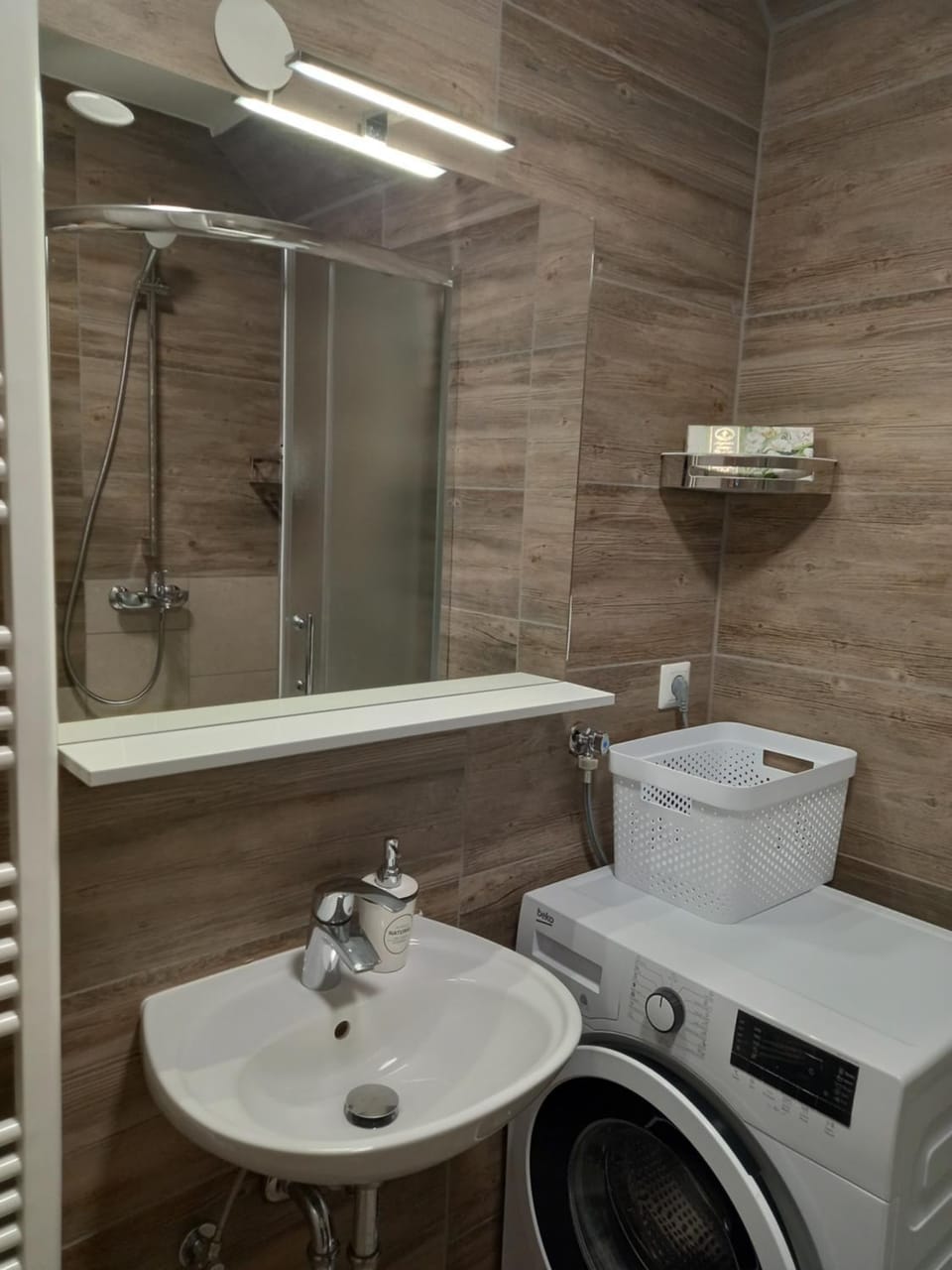 Shower, Bathroom, washing machine