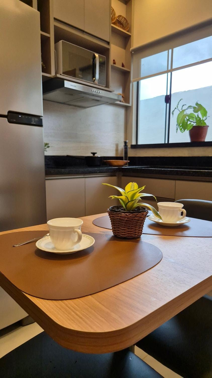 Coffee/tea facilities, Kitchen or kitchenette, Dining area, minibar