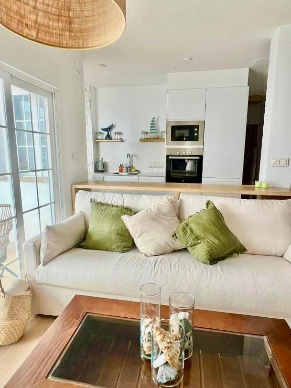 Kitchen or kitchenette, Living room