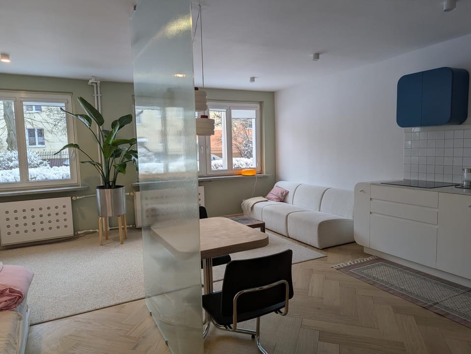 Photo of the whole room, Seating area
