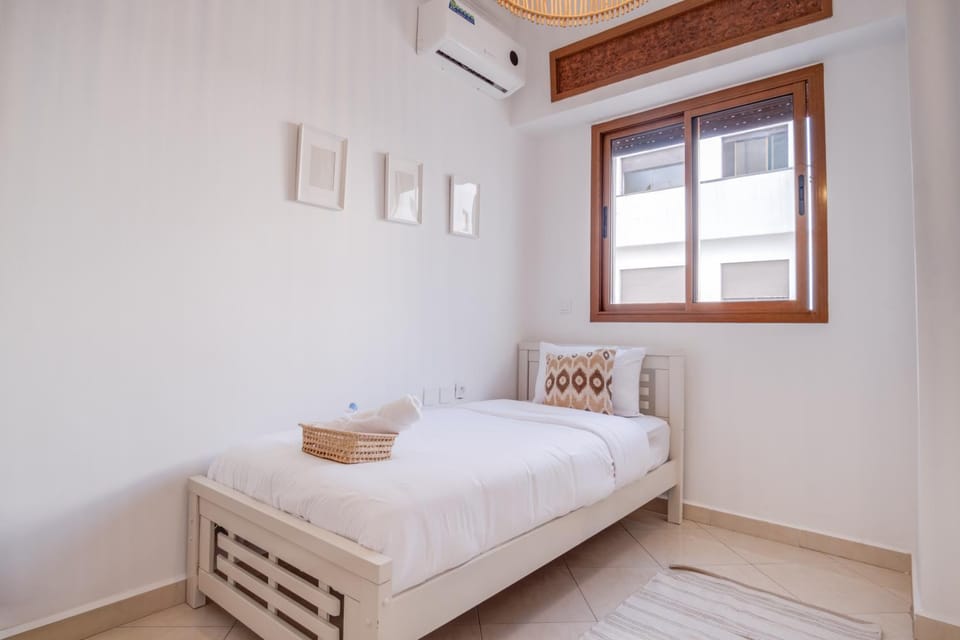 Bed, Photo of the whole room, Bedroom, towels, air conditioner