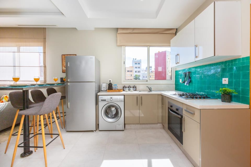 Kitchen or kitchenette, Dining area, oven, stove, washing machine
