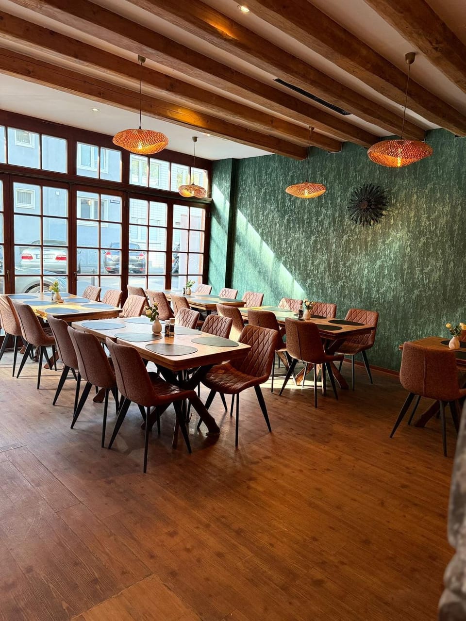 Restaurant/places to eat, Seating area
