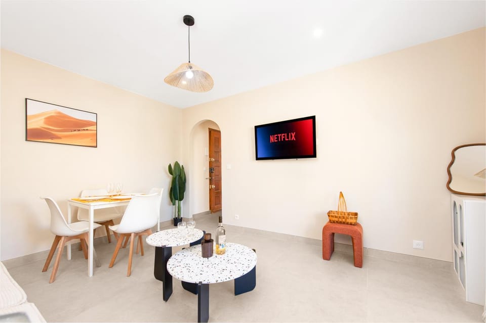 TV and multimedia, Living room, Dining area