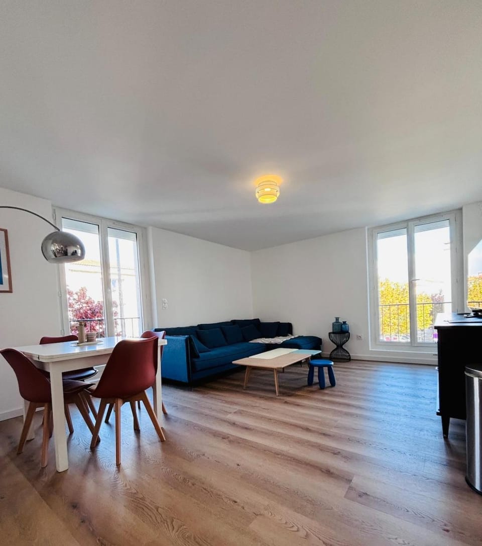 Living room, Seating area, Dining area