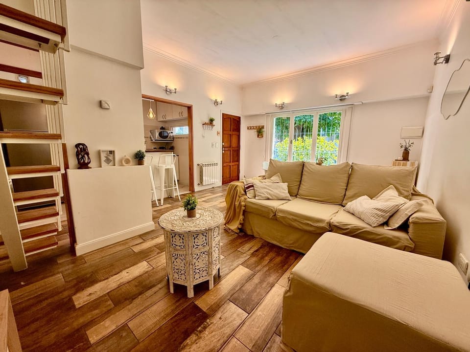TV and multimedia, Kitchen or kitchenette, Living room, Seating area
