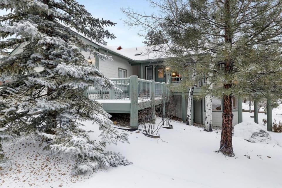 Modern Relaxation at Castle Glen Gem Big Bear Lake House in Big Bear