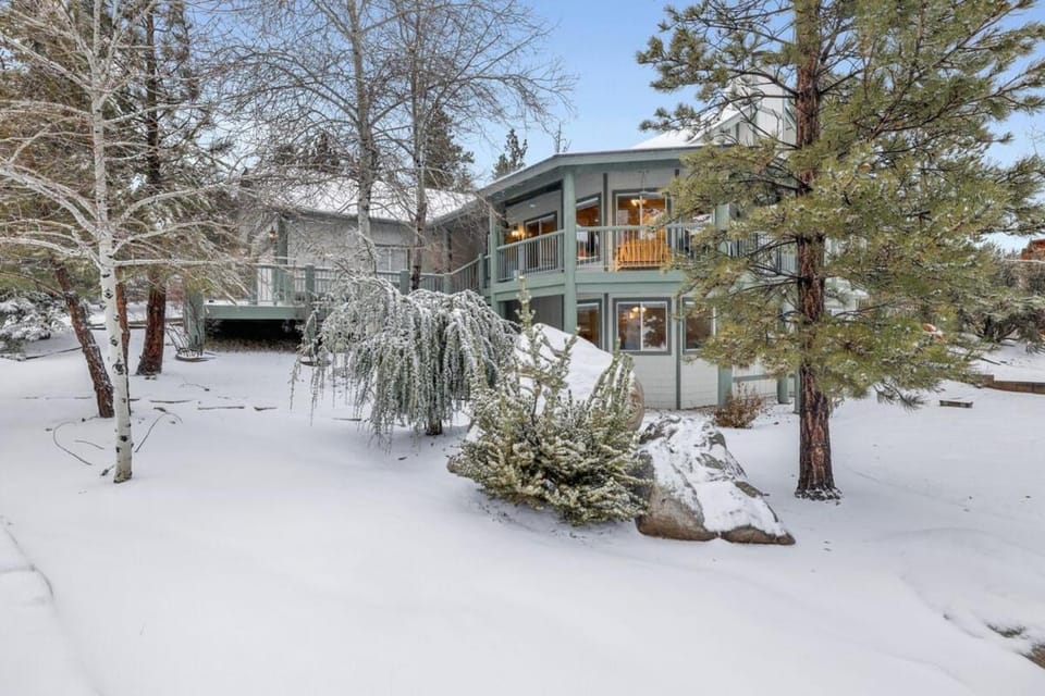 Modern Relaxation at Castle Glen Gem Big Bear Lake House in Big Bear