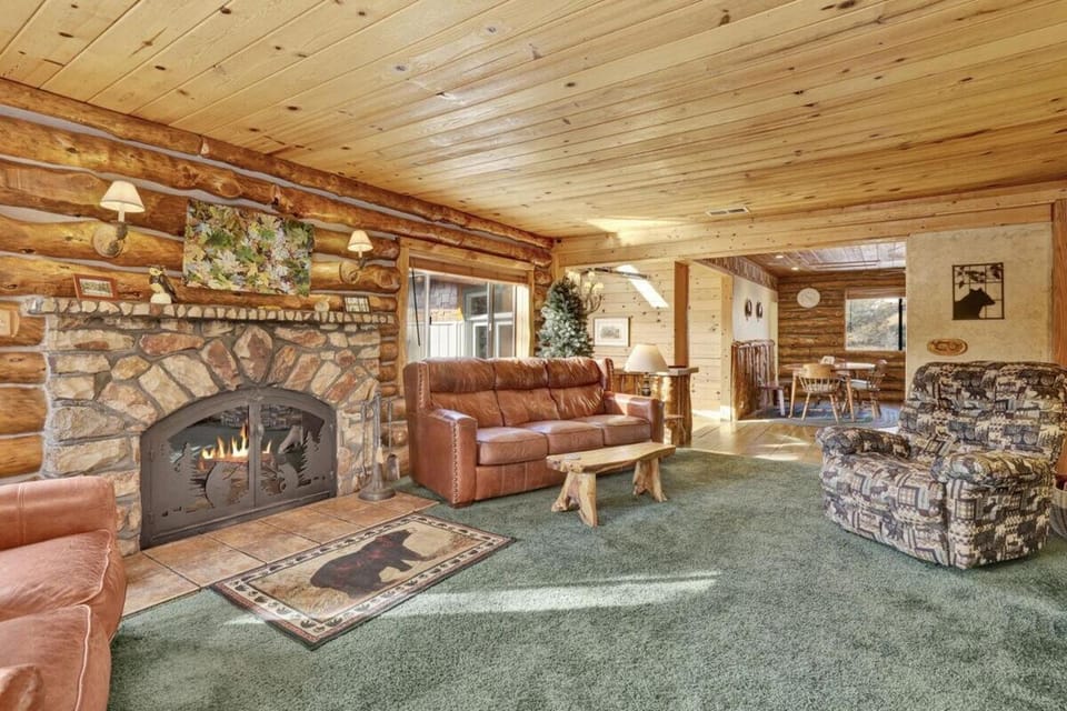 Pleasant Pause Family Retreat in Big Bear Lake House in Fawnskin