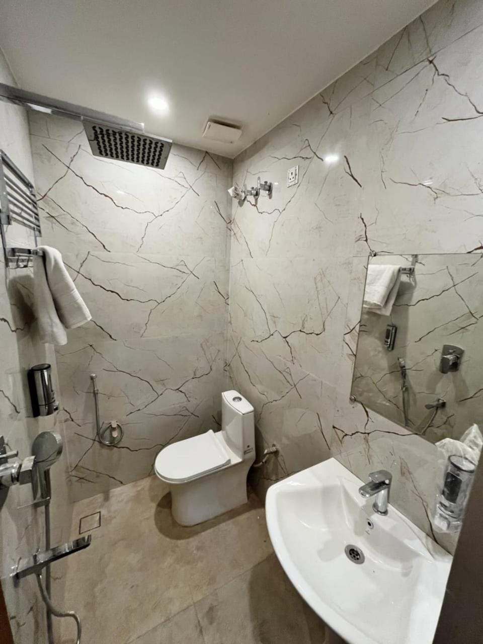 Shower, Toilet, Bathroom, bidet, towels
