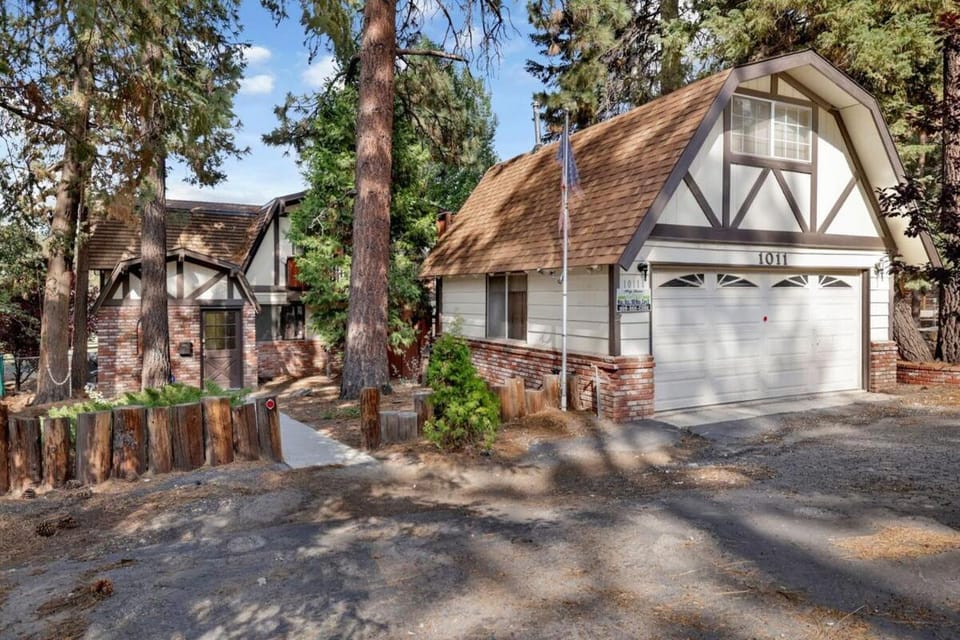 Bear Cabin #1976 - Golf & Ski Mountain Resort Retreat Cabin in Big Bear