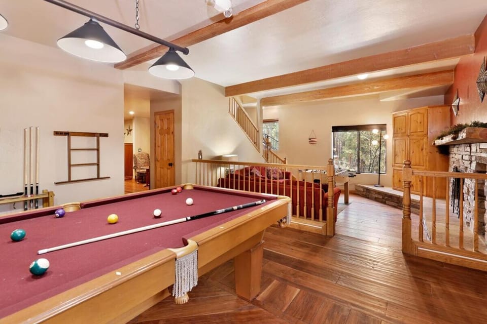 Four Happy Bears Group Resort Estate by Big Bear Vacations House in Big Bear