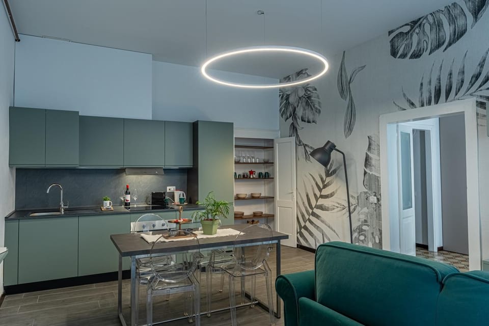 Kitchen or kitchenette, Living room, Seating area, Dining area, oven, stove