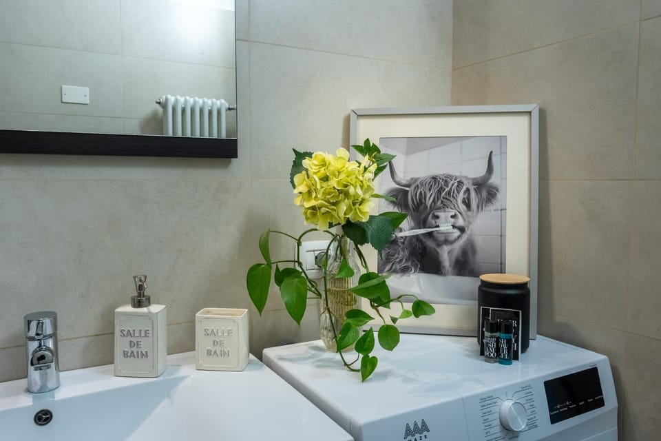 Bathroom, Decorative detail