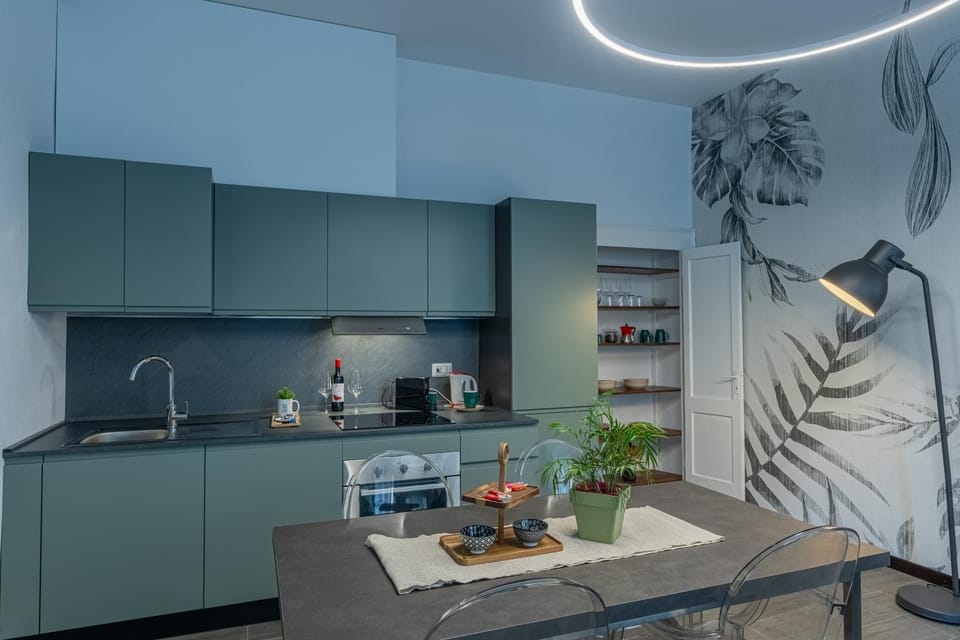 Kitchen or kitchenette, Dining area, oven, stove