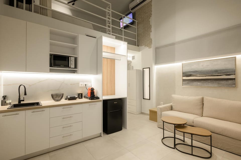 Kitchen or kitchenette, Living room, Seating area, microwave, stove, toaster