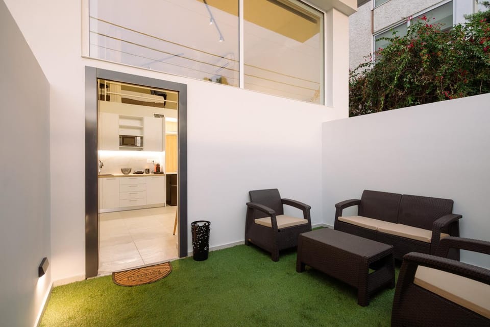 Facade/entrance, Garden