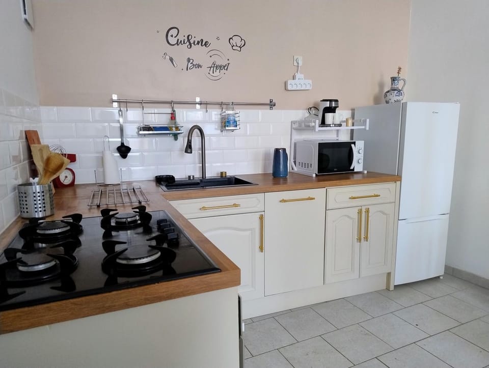 Kitchen or kitchenette, Living room