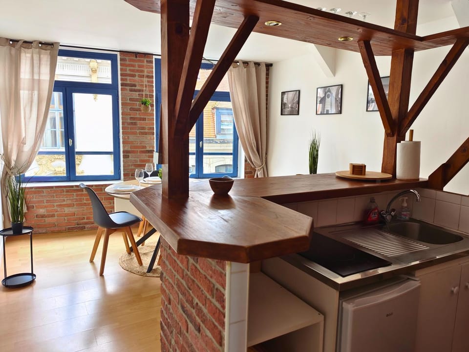Dining area, kitchen