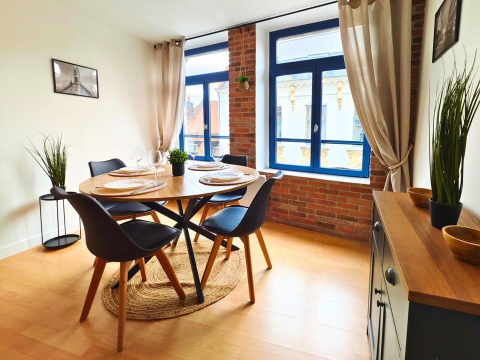 Living room, Dining area