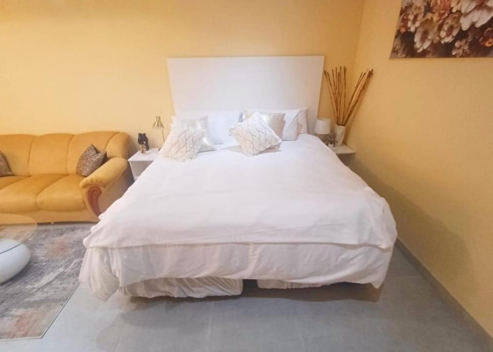 Seating area, Bedroom