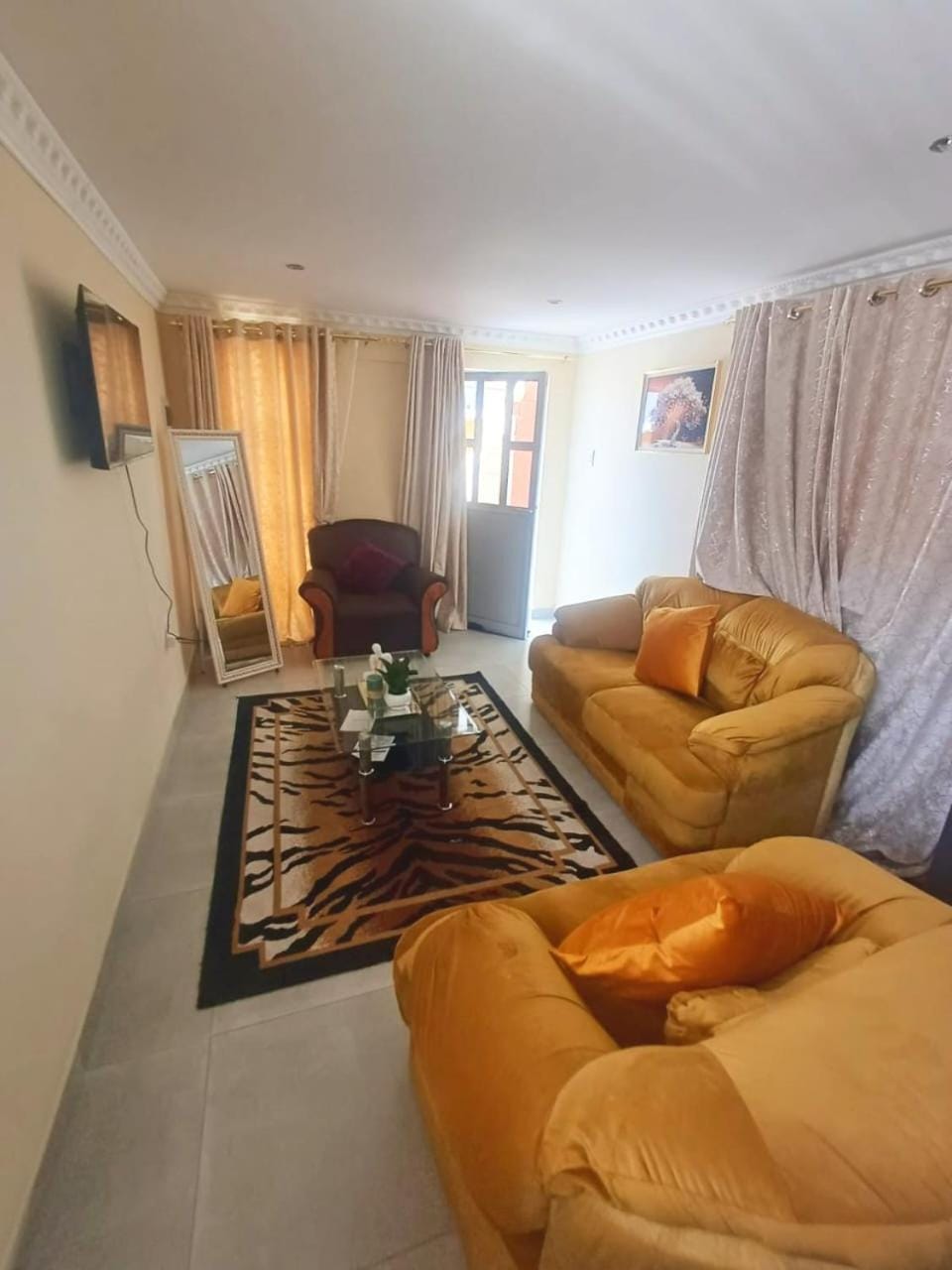 Communal lounge/ TV room