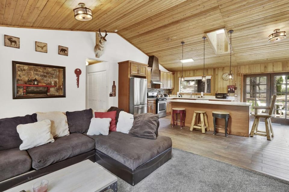 Pines & Needles Mountain Retreat by Big Bear Vacations House in Big Bear