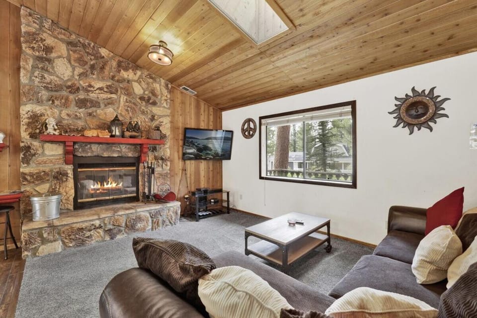 Pines & Needles Mountain Retreat by Big Bear Vacations House in Big Bear