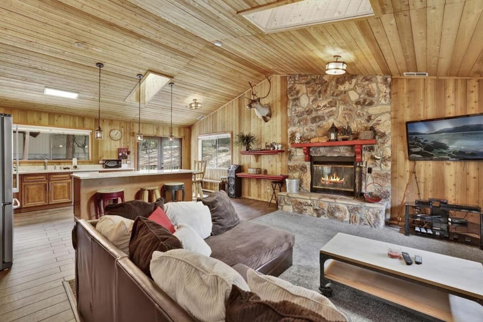 Pines & Needles Mountain Retreat by Big Bear Vacations House in Big Bear