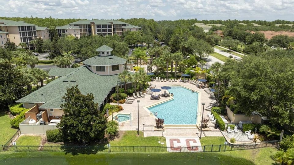2BR Condo Close to Disney - Gated, Pool & Hot Tub Apartment in Four Corners