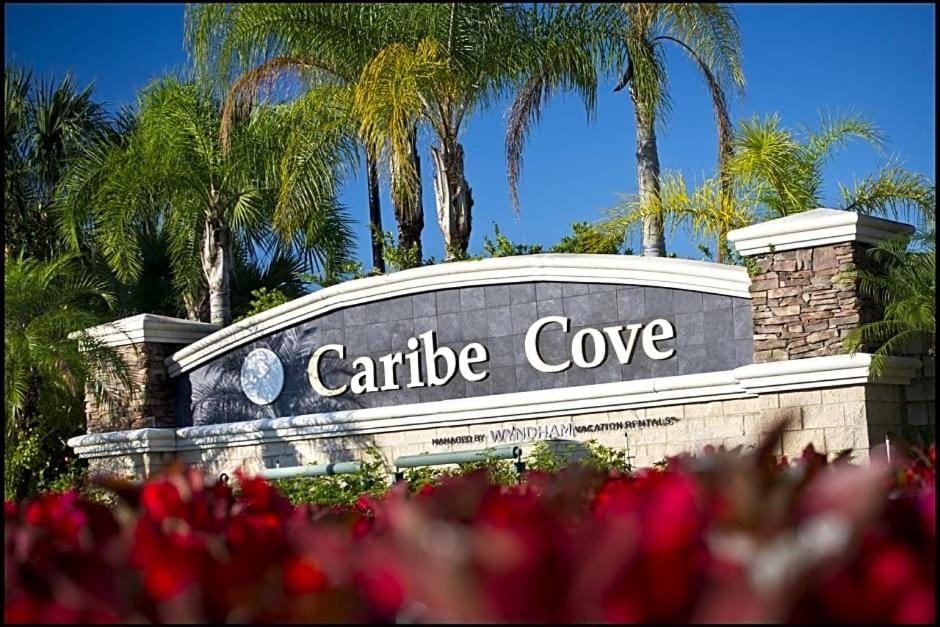 2BR Condo Close to Disney - Gated, Pool & Hot Tub Apartment in Four Corners