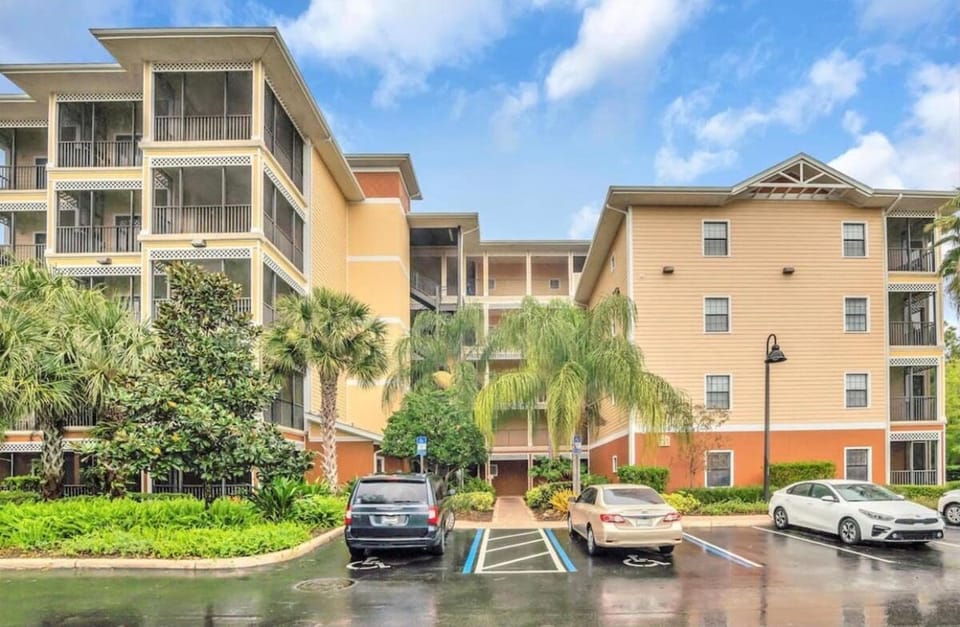 2BR Condo Close to Disney - Gated, Pool & Hot Tub Apartment in Four Corners