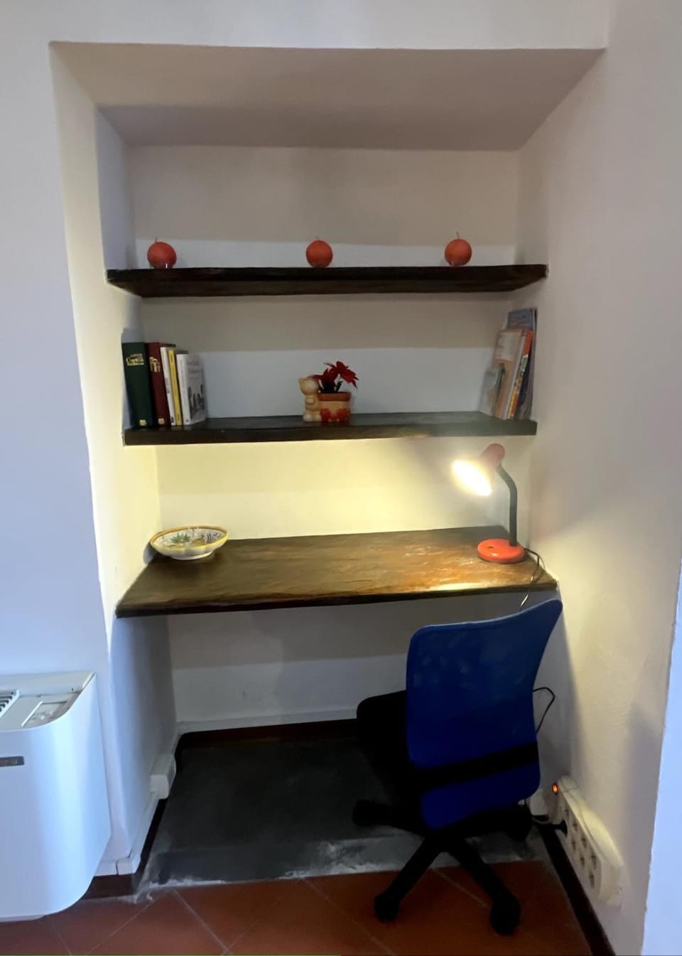 Library, Seating area