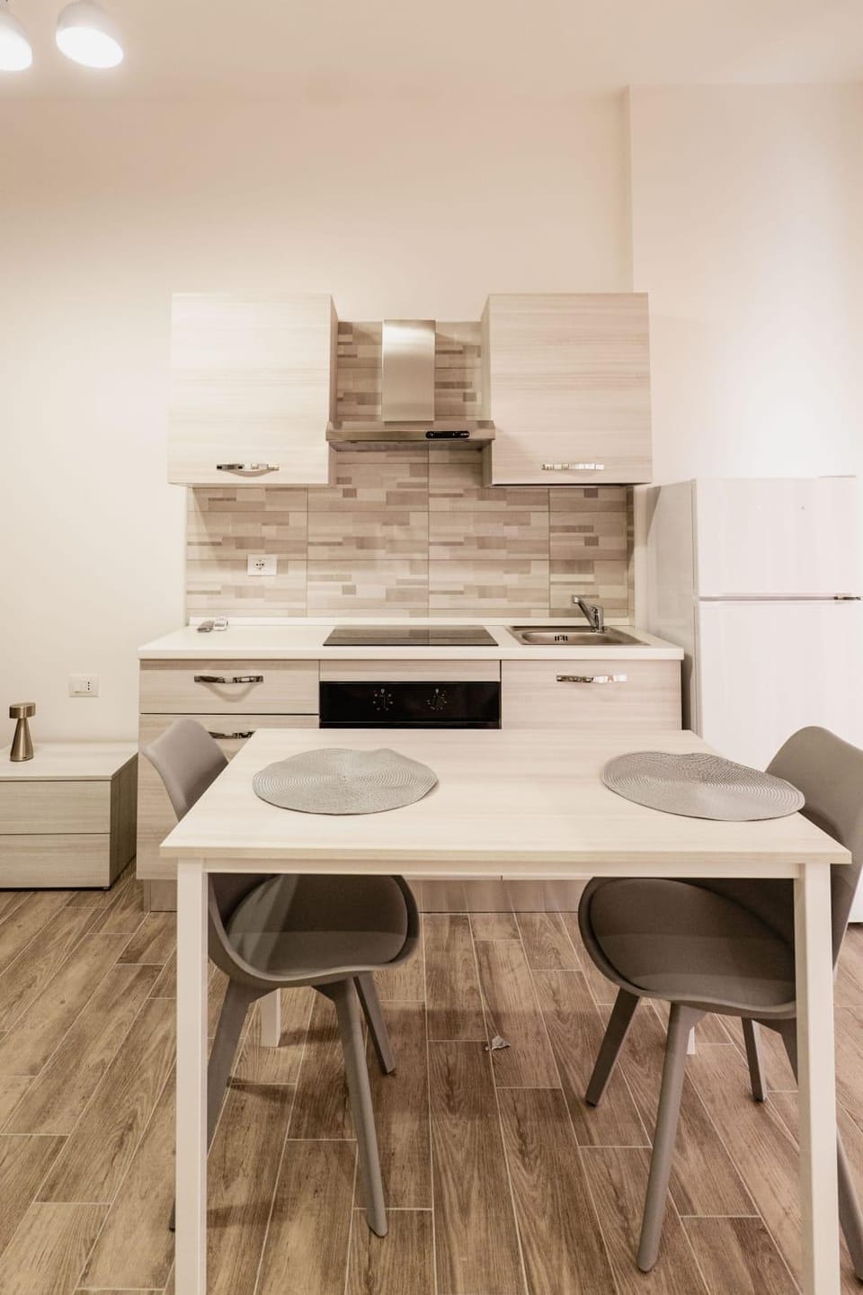 Kitchen or kitchenette, Seating area, Dining area