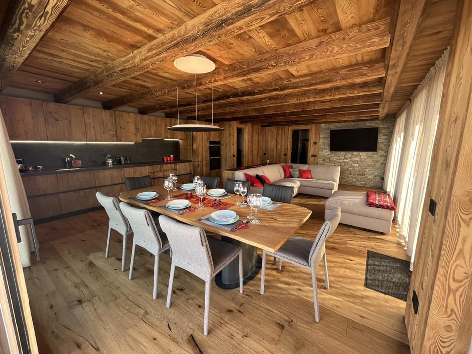 Kitchen or kitchenette, Living room, Dining area