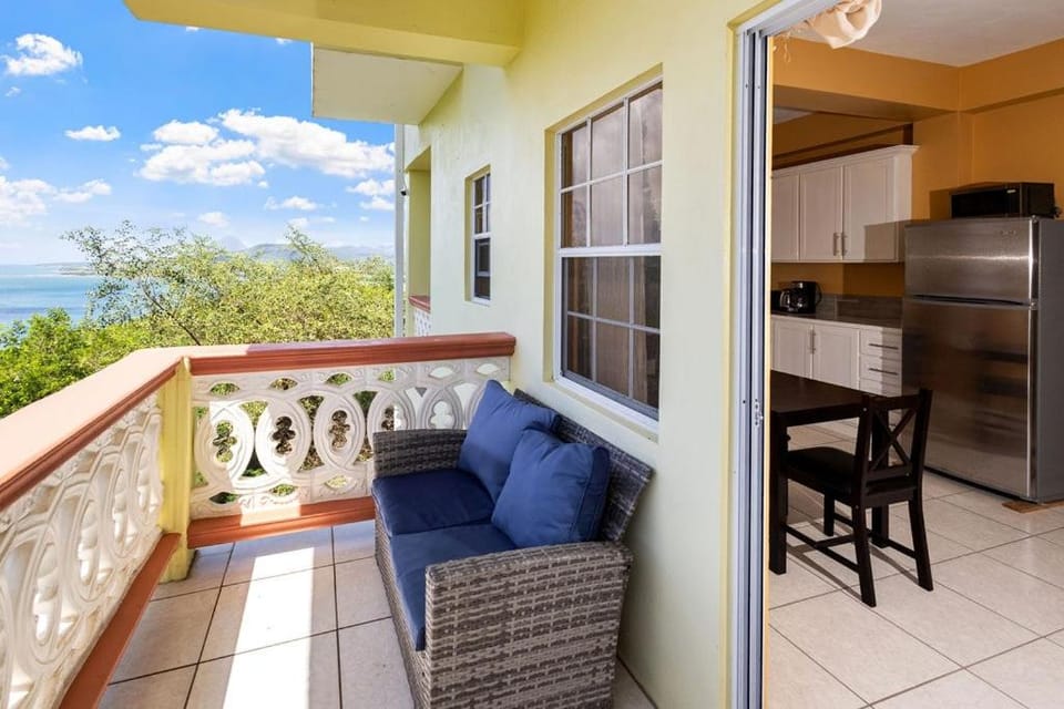 Relaxing Oceanview Escape • Balcony • Beach Nearby Apartment in Caribbean
