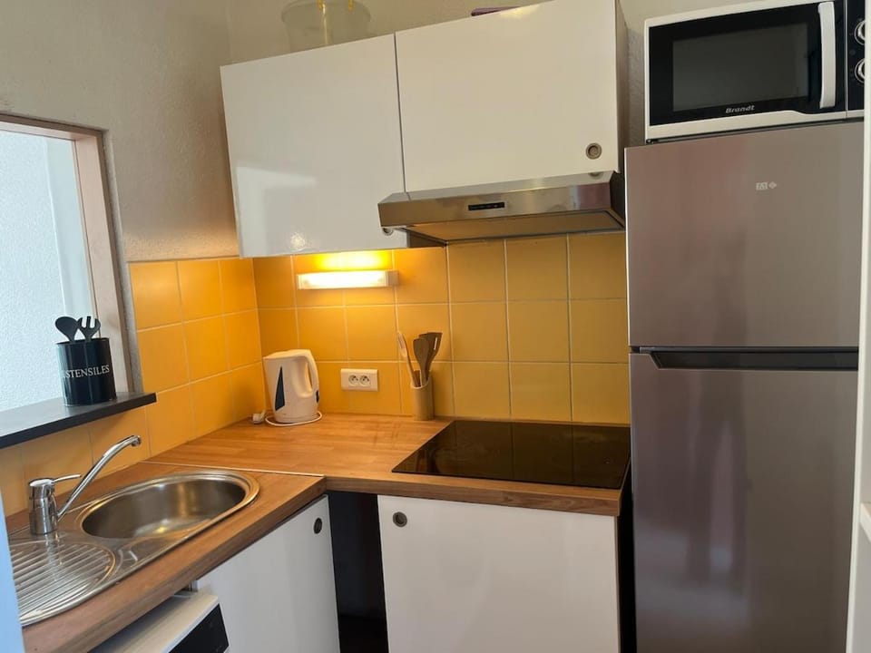 oven, pet friendly, stove, toaster