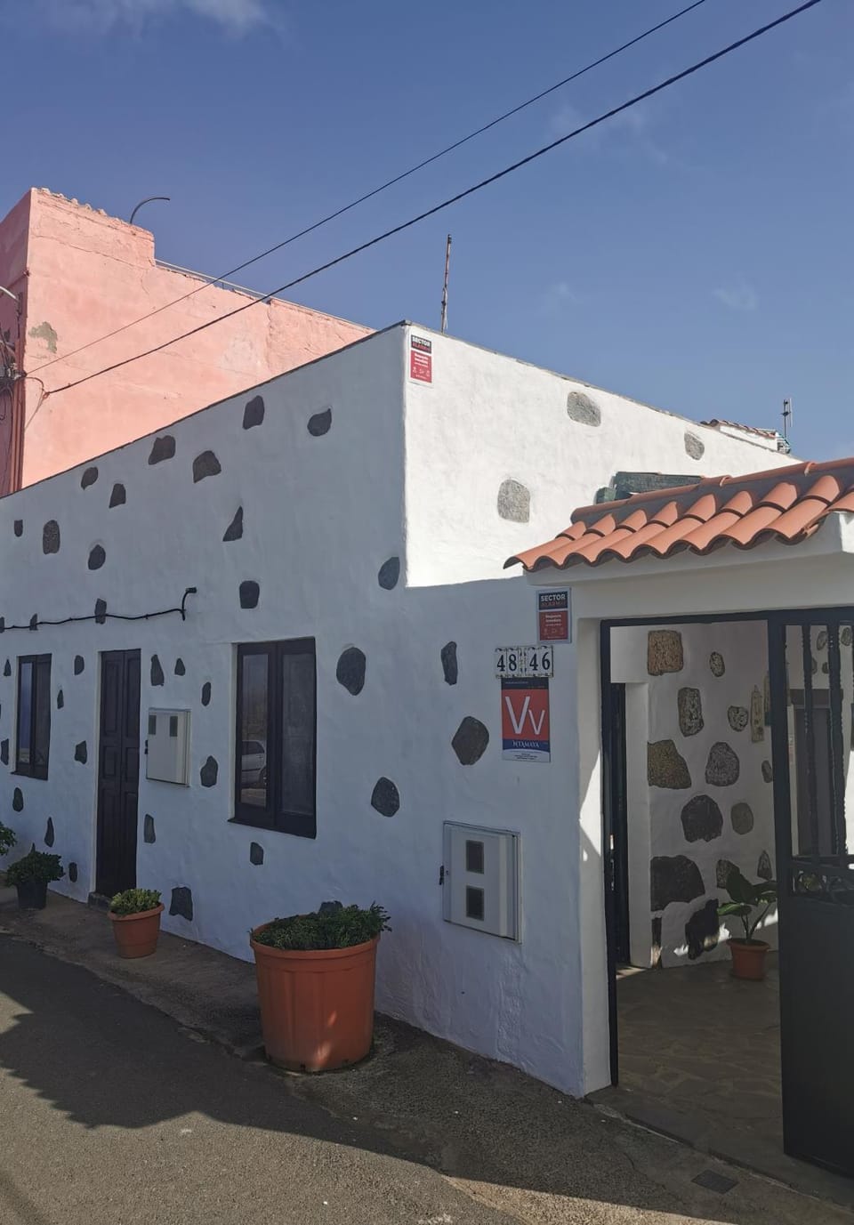 Facade/entrance
