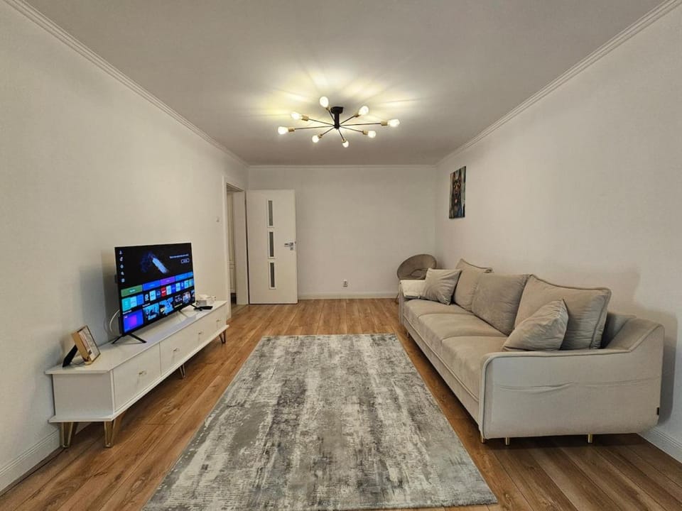 White Central Apartment Apartment in Romania