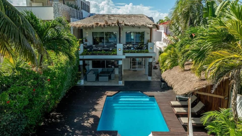 Villa Pok Ta Pok - 5BR - Waterfront Private Pool Villa in Cancun