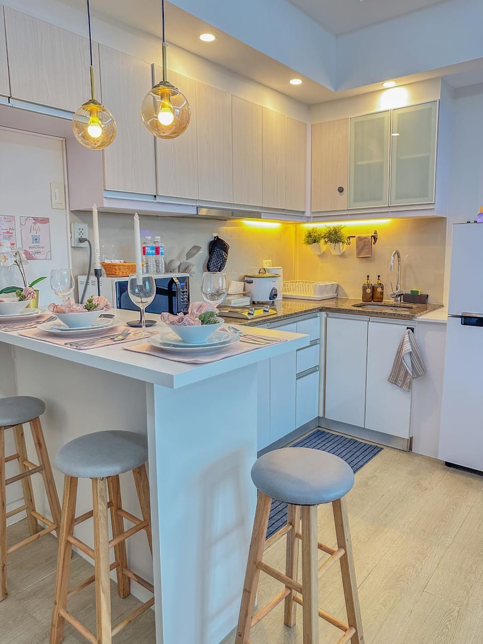 Dining area, kitchen