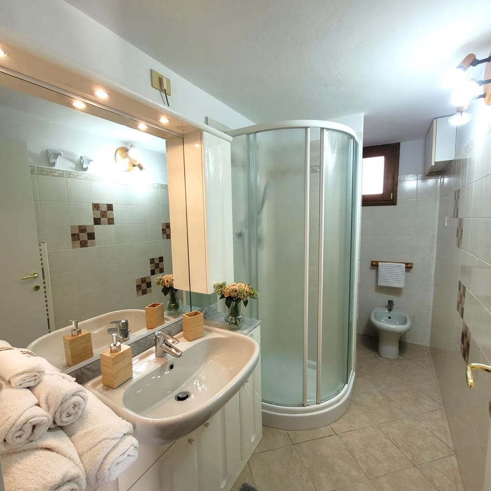 Casa Benny Mountain Lake Iseo Hospitality Apartment in Lovere
