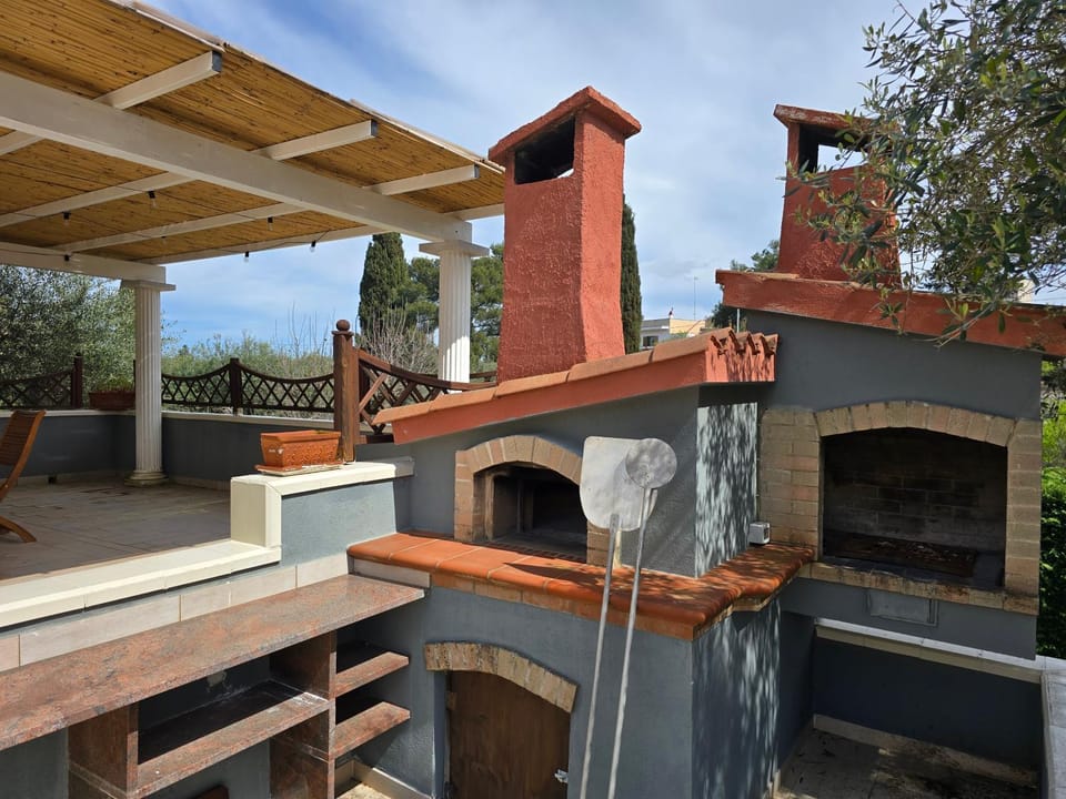 Property building, BBQ facilities, BBQ facilities, Balcony/Terrace