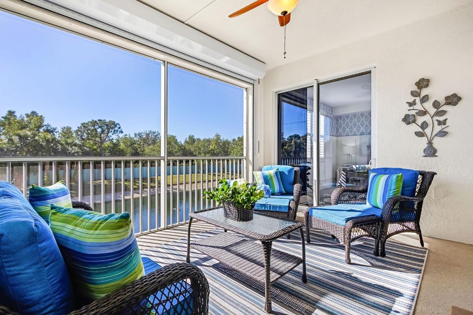 Fully Remodeled Two Bedroom Condo with shared pool Apartment in Iona