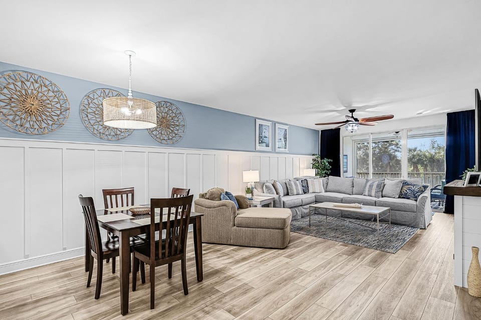 Fully Remodeled Two Bedroom Condo with shared pool Apartment in Iona