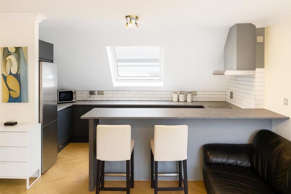 Kitchen or kitchenette, Dining area, minibar