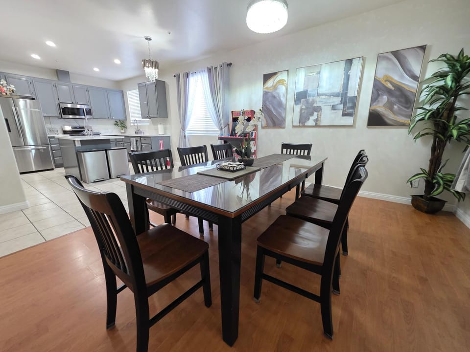 Newly Listed Family Friendly Fontana House Apartment in Rialto