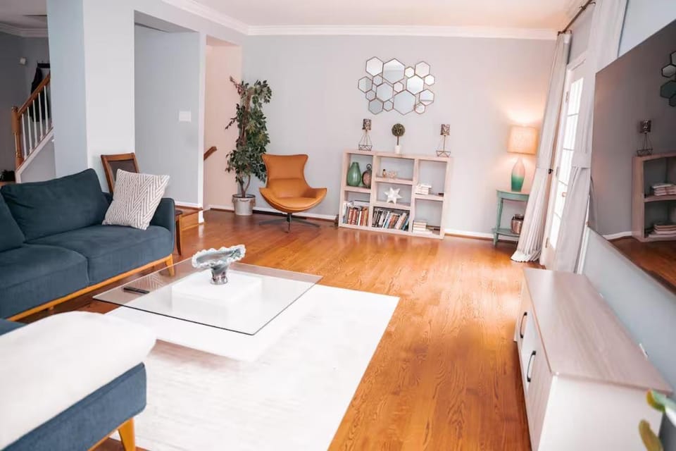Cozy Springfield Townhome , WIFI , Pet Friendly House in Springfield